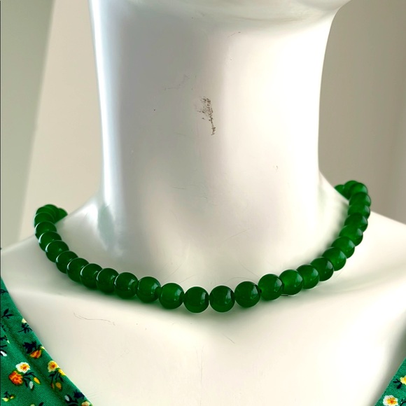 Elegant Green Beaded Necklace NEW Free Top